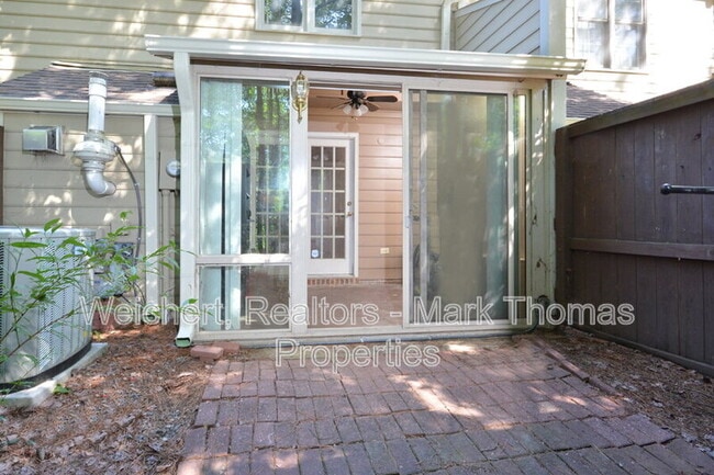 Building Photo - 104 Gatehouse Ln