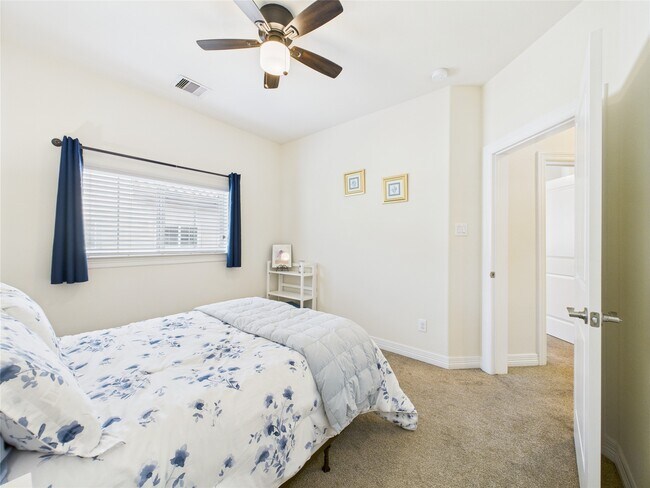 Building Photo - 22 Tassia Ln