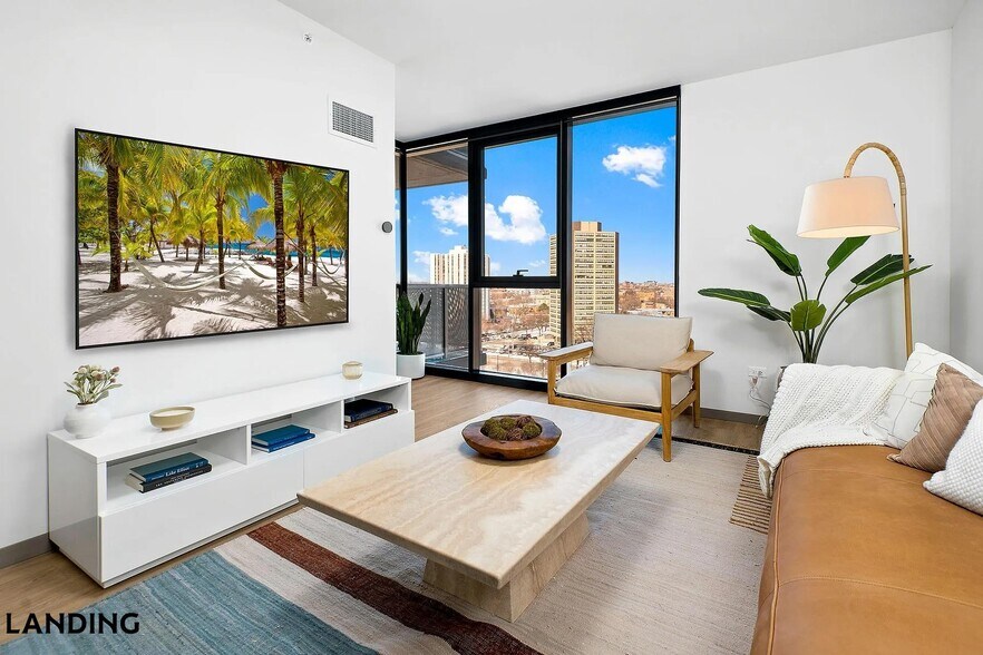 Building Photo - 513 S Damen Ave