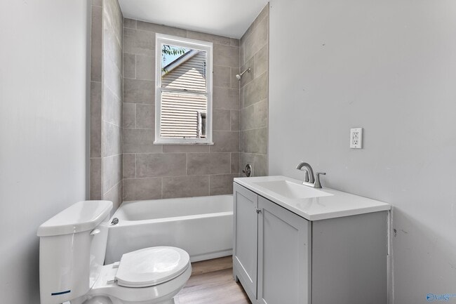 Building Photo - 109 5th Ave NW