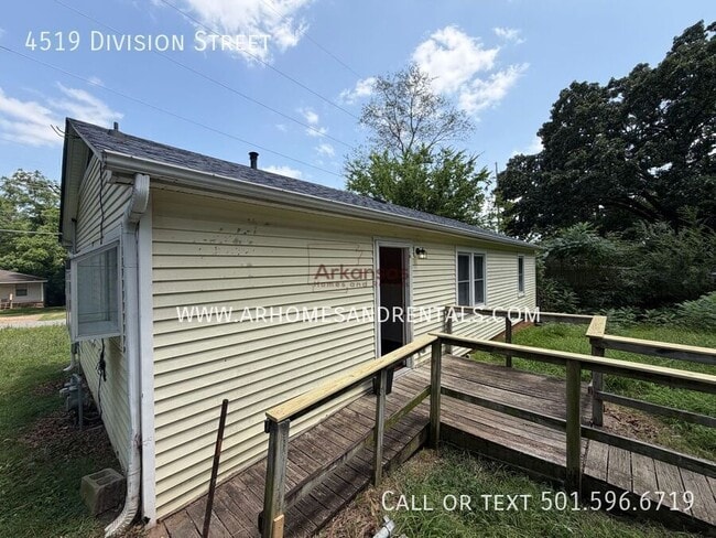 Building Photo - 4519 Division St