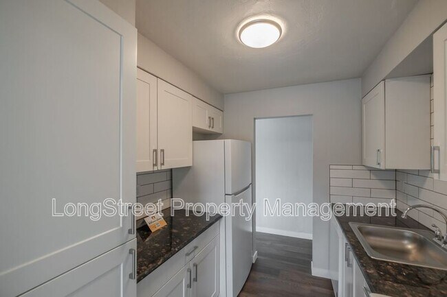 Building Photo - 205 6th Ave SW