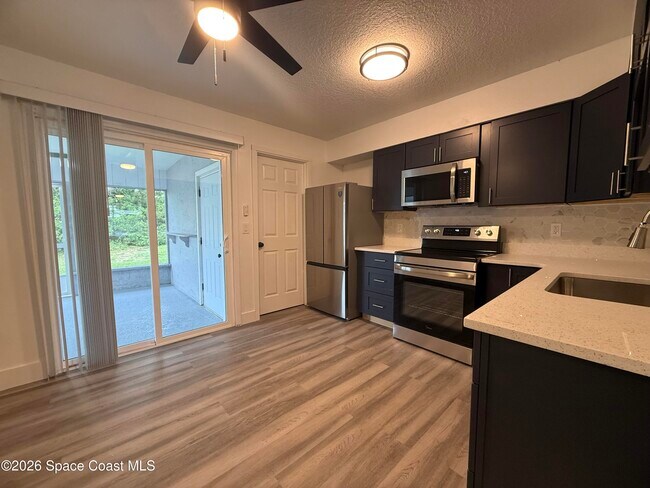 Building Photo - 306 Palm Ave