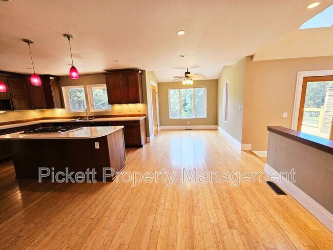 Building Photo - 27201 WA-3