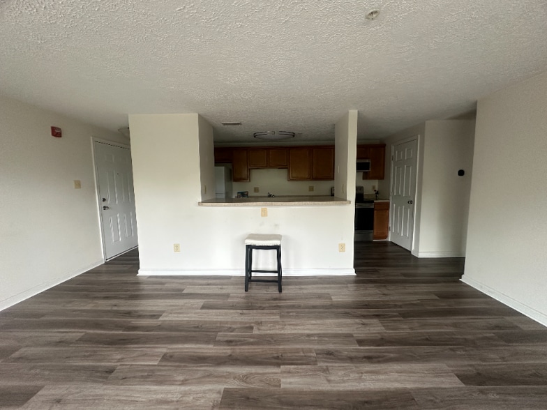 Building Photo - 301 Palmspring Dr