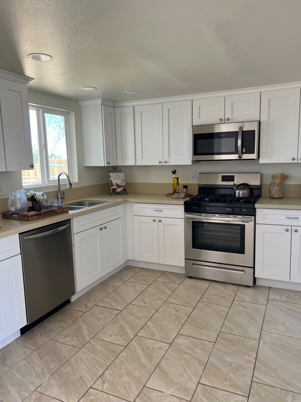 Building Photo - 20800 Sholic Rd