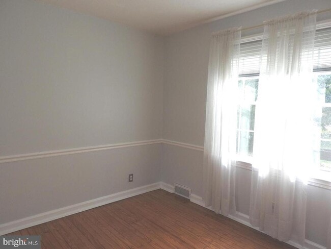 Building Photo - 110 Cambridge Ave