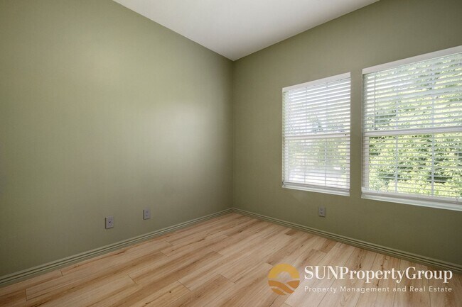 Building Photo - Luxury Condo In Desirable Salt Lake Community