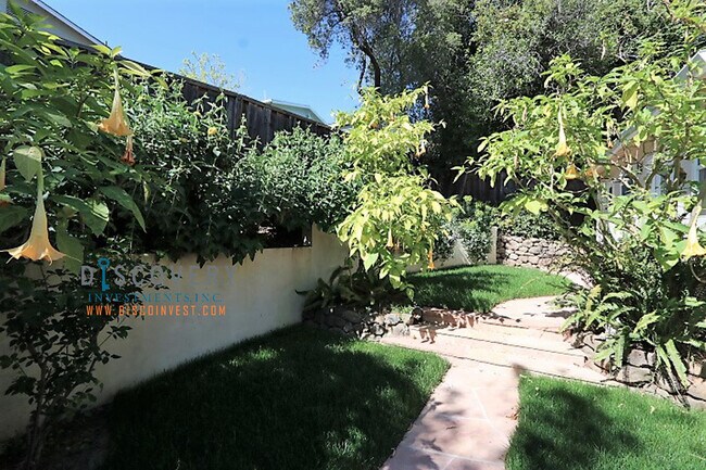Building Photo - Lincoln Heights Studio Casita With Tranqui...