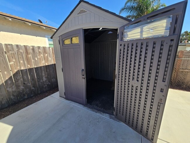 Building Photo - 588 1/2 McIntosh St