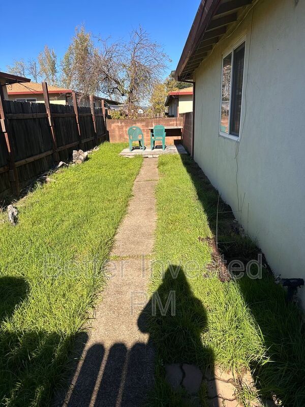 Building Photo - 216 Ford St