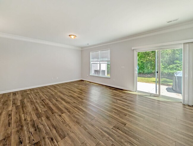 Building Photo - Spacious 3 Bed / 2.5 Bath Townhouse with Loft & 1-Car Garage