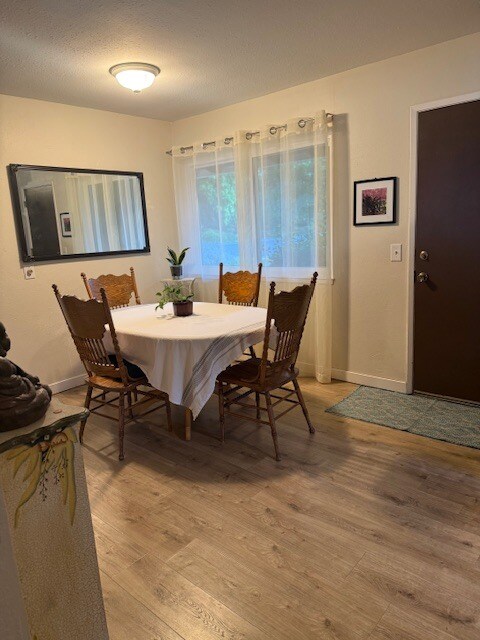 Building Photo - 812 Greenwich Dr