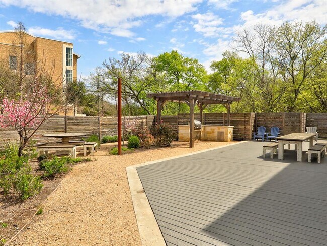 Building Photo - 1109 Euphoria Bend
