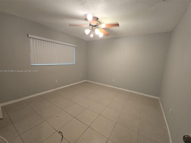 Building Photo - 4830 SW 27th Ave