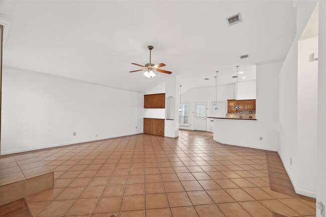 Building Photo - 3306 S Greenpark Dr