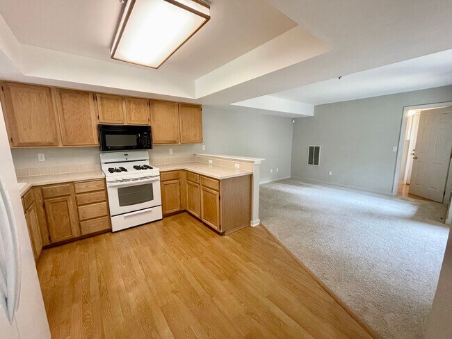 Building Photo - Kenmore Townhouse at Canterbury