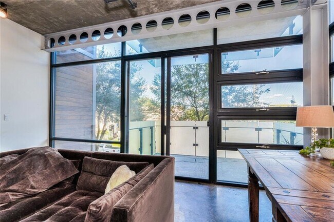 Building Photo - 1401 Eva St