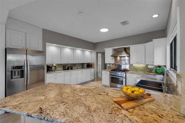 Building Photo - 616 Riviera Isle Dr