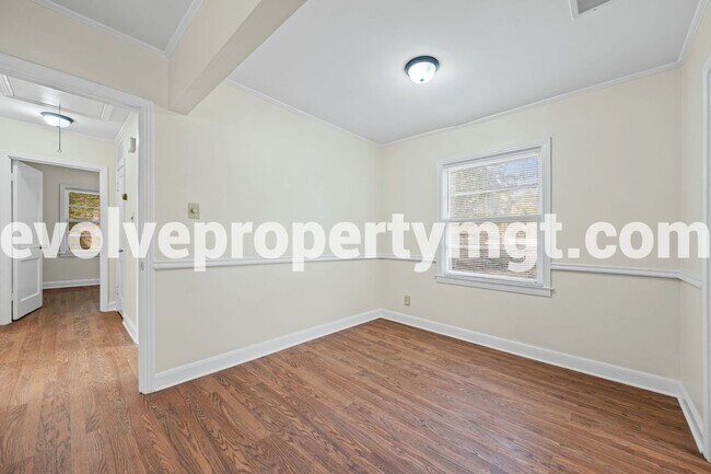 Building Photo - FULLY RENOVATED BERCLAIR RENTAL!