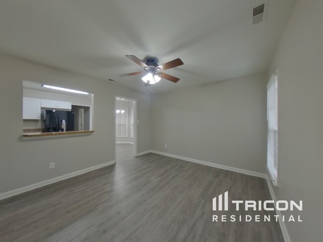 Building Photo - 5423 River Falls Dr