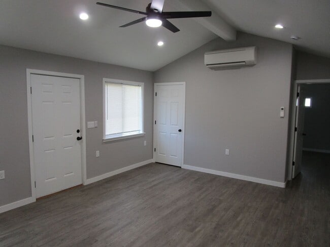 Building Photo - Completely Remodeled 2 Bedroom, 2 Bathroom...