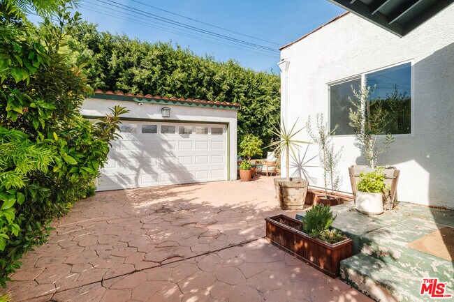 Building Photo - 1637 S Ridgeley Dr