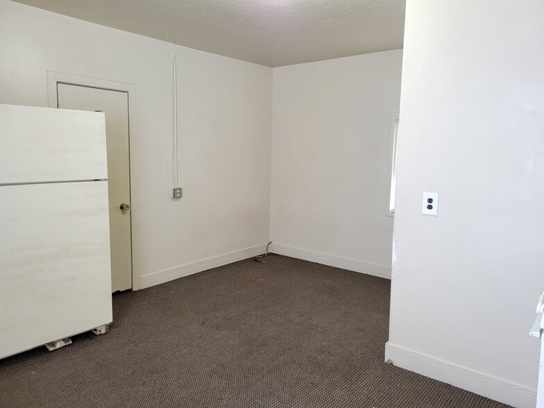 Building Photo - 393 S Eastern Ave