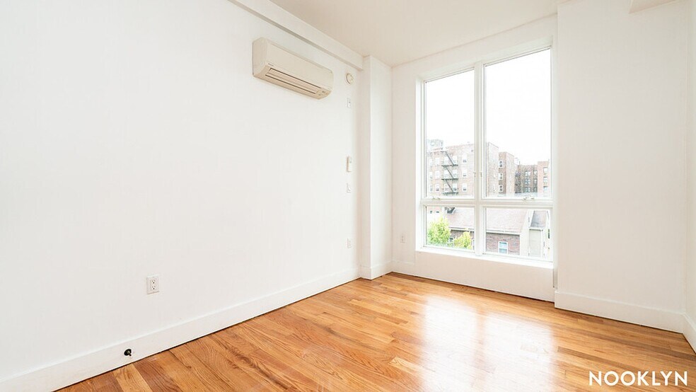 Building Photo - 19 E 31st St