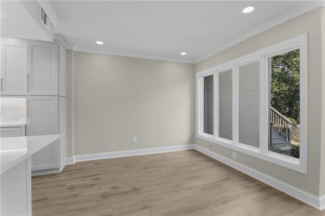 Building Photo - 49 Ivy Gates NE