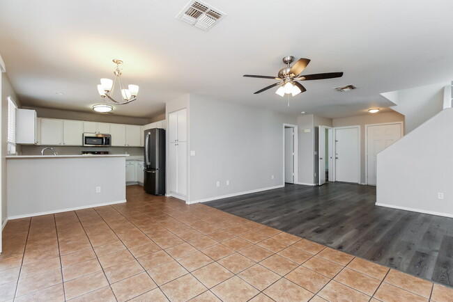 Building Photo - 12824 N Primrose St