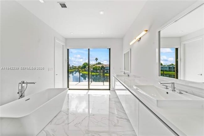 Building Photo - 16680 Botaniko Dr N