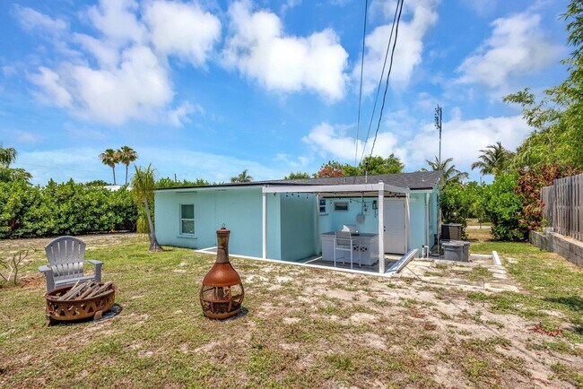 Building Photo - 3837 NE Melba Dr