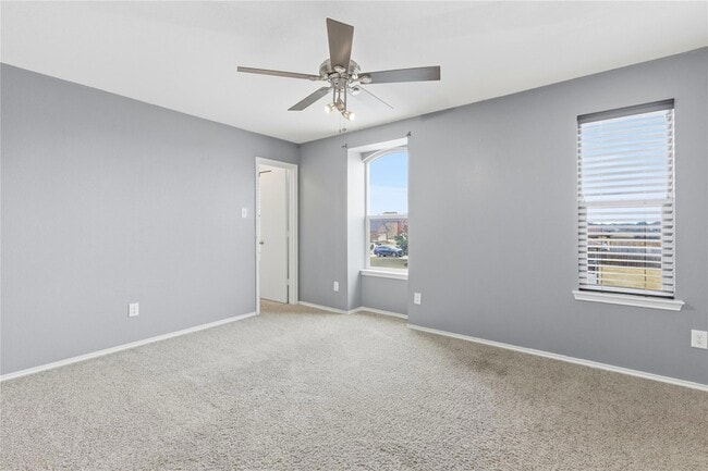 Building Photo - 605 Saul St