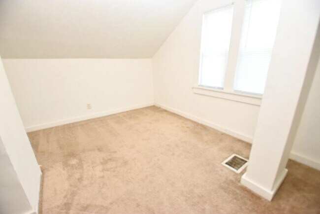 Building Photo - Sunnymeade home in South Bend IN, 3 bedroom 1 bath