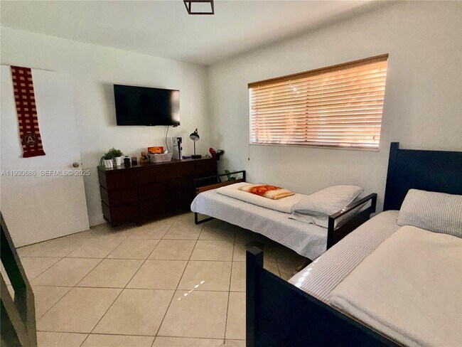 Building Photo - 8065 SW 107th Ave