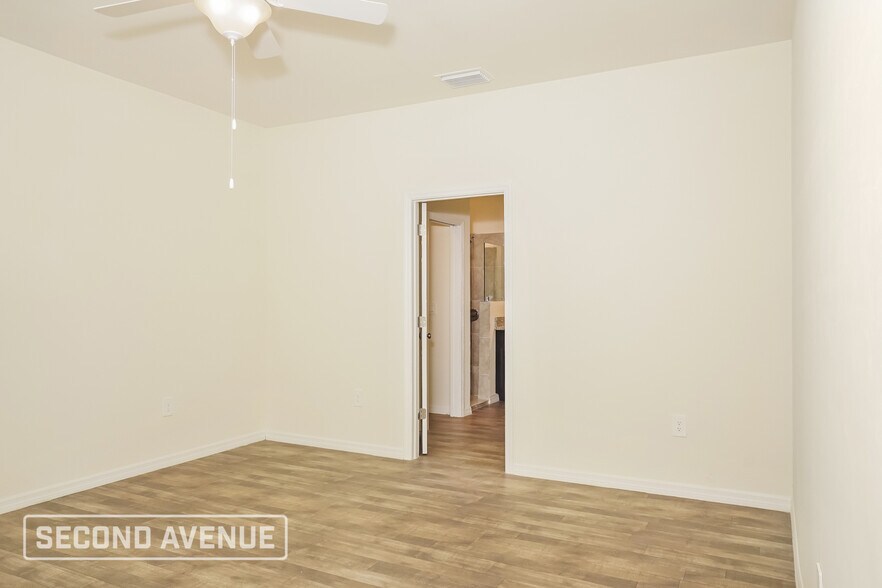 Building Photo - 1004 S Lassonde St