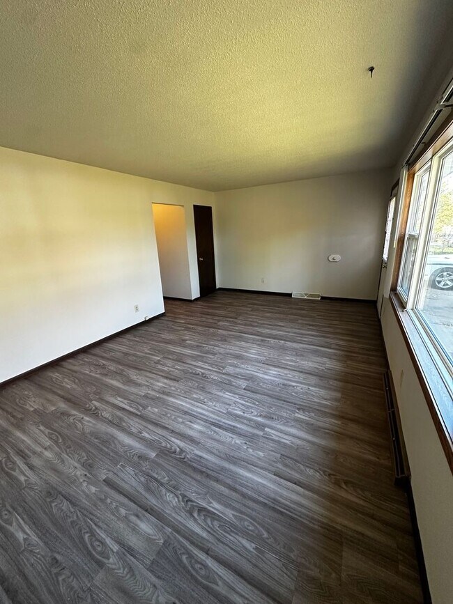 Building Photo - 2820-2822 Beverly Hills Dr