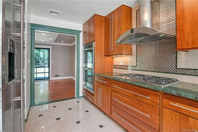 Building Photo - 126 Stone Oaks Dr