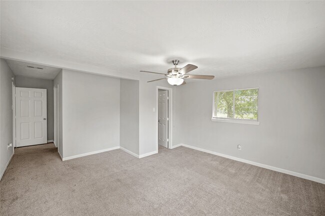 Building Photo - 5822 Glenhurst Dr