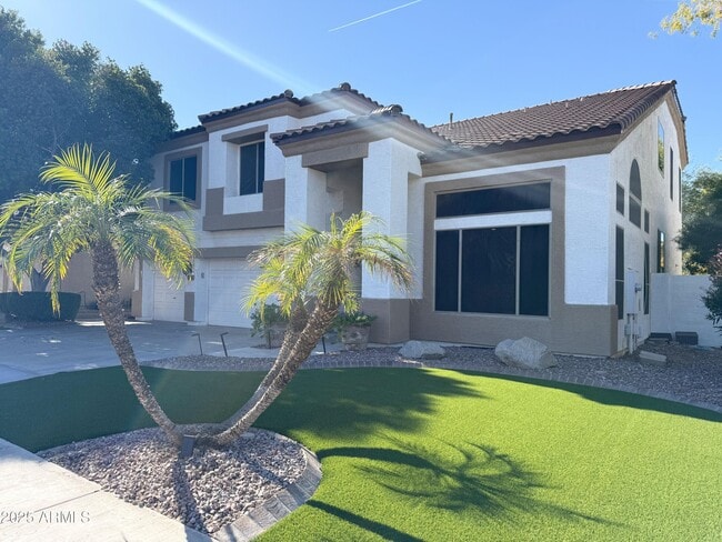 Building Photo - 1432 S Apache Dr