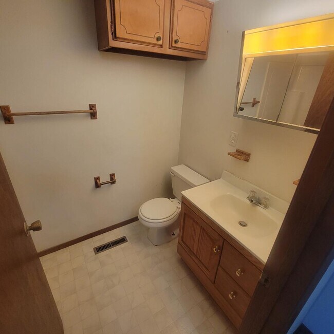 Building Photo - 1011 Lincoln St