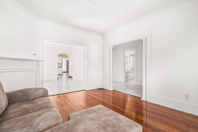 Building Photo - 36 Windsor Rd