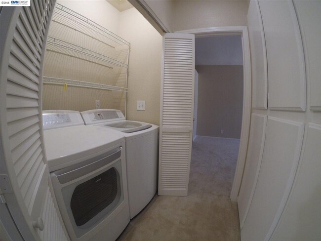 Building Photo - $2990 / 2 BR GORGEOUS REMODELED MEADOWBROO...