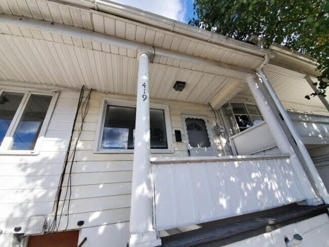 Building Photo - 419 E Elm St