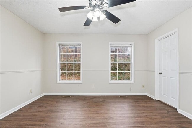 Building Photo - 181 N Springs Dr