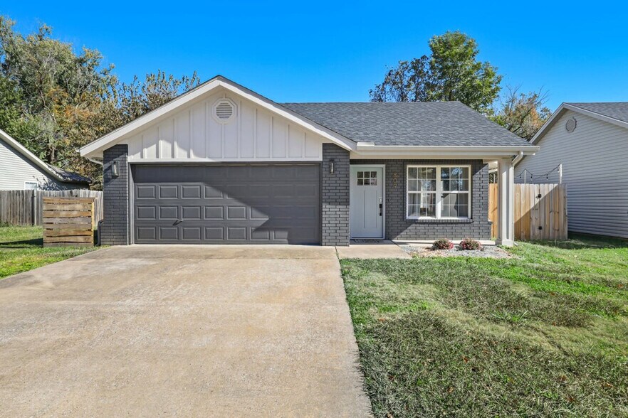 Building Photo - 809 Southeast East Court-SI ID1221898P