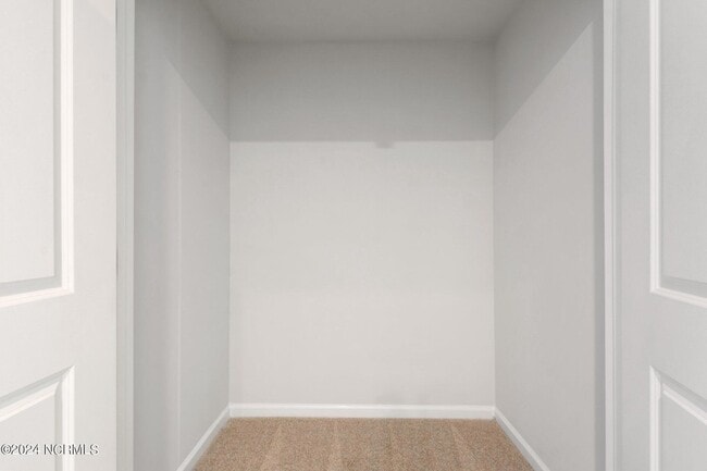 Building Photo - 3121 Lobelia Ln