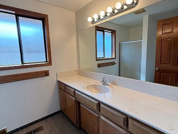 Building Photo - 530 Golf View Dr