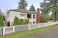 Building Photo - 4 bedroom in Seattle WA 98103